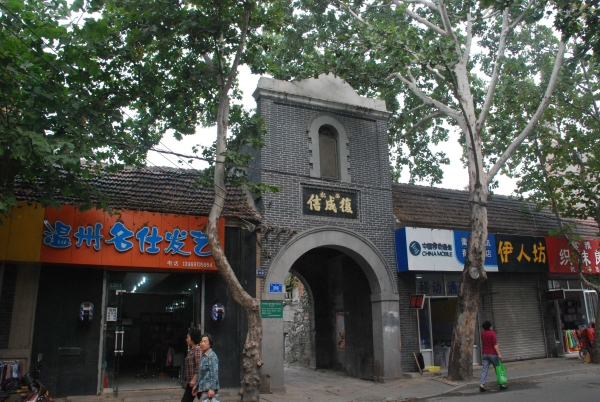 Compress_经二路阜成信西记.JPG